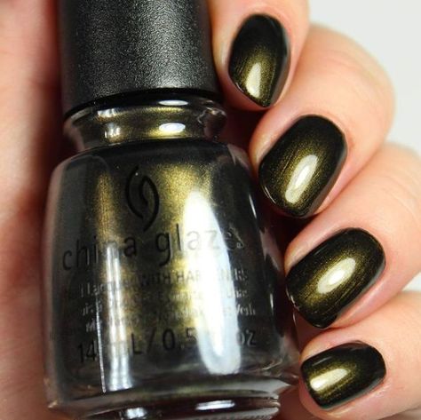 "Love 'Em & Leaves 'Em" Deep olive with green/gold duochrome shummer Autumn Spice Collection 2021 Nail Art Designs For Beginners, Nail 2023, Easy Nail Art Designs, Dark Nail Polish, Best Nail Art, Dark Nails, Design Nail, Nail Polish Designs, Gel Nail Designs