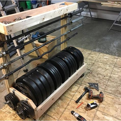 Dumbell Storage, Gym Creative, Outdoor Home Gym, Workout Tools, Homemade Gym Equipment, Home Gym Basement, Diy Gym Equipment, Home Gym Garage, Diy Home Gym