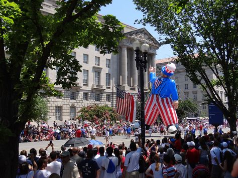 National Independence Day Parade - Fourth of July Family Friendly Activities in Washington, DC Washington Dc 4th Of July, Washington Dc Trip With Kids, Day Trip To Washington Dc, Washington Dc Activities, Washington Dc Itinerary With Kids, 4th Of July Photography, Independence Day Activities, July Background, Independence Day Parade