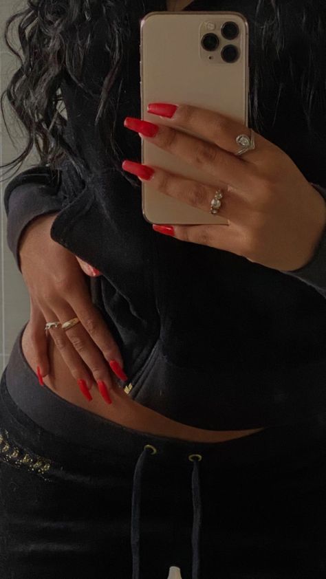 Selfies To Show Off Nails, Pics To Show Off Nails, Selfie With Nails, Nails Mirror Selfie, Nails Selfie, Ootd Idea, Black Hair Aesthetic, Hair Aesthetic, Wedding Makeup Looks