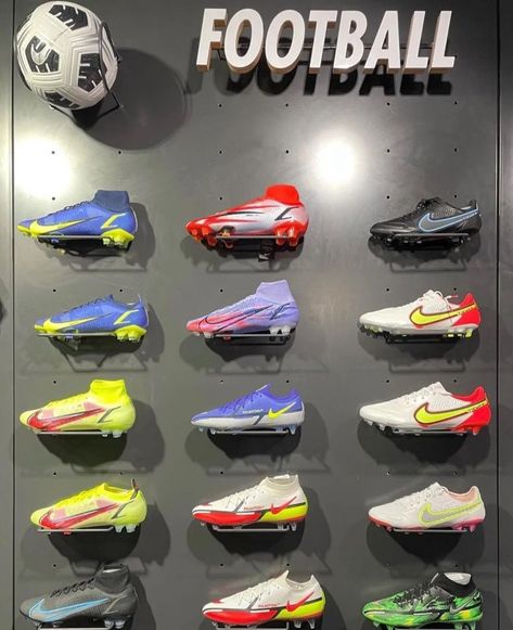 Tali Leher Lelaki, Football Aesthetic, Boys Bedroom Makeover, Nike Outlet, Soccer Girl, Soccer Pictures, Soccer Club, Sports Shops, Soccer Shoes