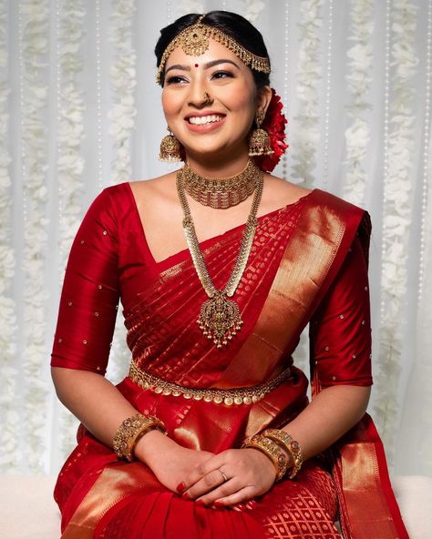 R A N Y A S A R E E S on Instagram: "மாங்கல்யம் தந்துனானே 3 Mua @beautyby_jenu Saree @ranyasarees Photography @concepts_bysugini Jewelery @aknjewellery Blouse…" Red Wedding Saree, Red Saree Wedding, South Indian Wedding Saree, South Indian Bride Saree, South Indian Bridal Jewellery, Kerala Bride, Bridal Sarees South Indian, Indian Bridal Sarees, Wedding Saree Blouse