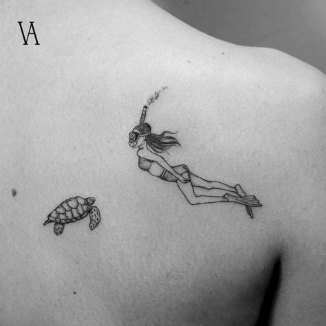 Fine line style turtle and diver tattoo on the right shoulder blade. Scuba Tattoo, Diver Tattoo, Element Tattoo, Blade Tattoo, Dove Tattoos, Shoulder Blade Tattoo, Turtle Tattoo Designs, Back Of Shoulder Tattoo, Inspiration Tattoos