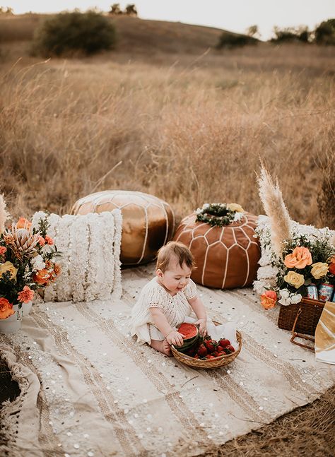 Boho Family Photos in An Open Field - Inspired By This Boho Family Photos, Boho Photoshoot, Boho Photography, Mini Photo Sessions, 1st Birthday Photoshoot, Photography Mini Sessions, Fall Mini Sessions, Boho Picnic, Foto Baby