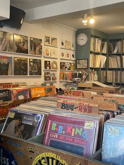 Cute records shop in Camden, London. #london #camden #city #citylife #vintage #recordshop #records #vinyl #vinylcommunity #aesthetic #1 #tiktok London Camden, Camden London, Records Vinyl, London Baby, London Shopping, London Aesthetic, London Summer, London Christmas, Christmas Feeling