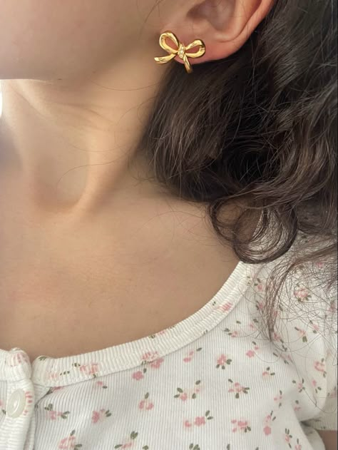 Bow Jewelry, Silver Bow, Classy Jewelry, Jewelry Essentials, Jewelry Lookbook, Earrings Cute, Earrings Women, Bow Earrings, Looks Chic