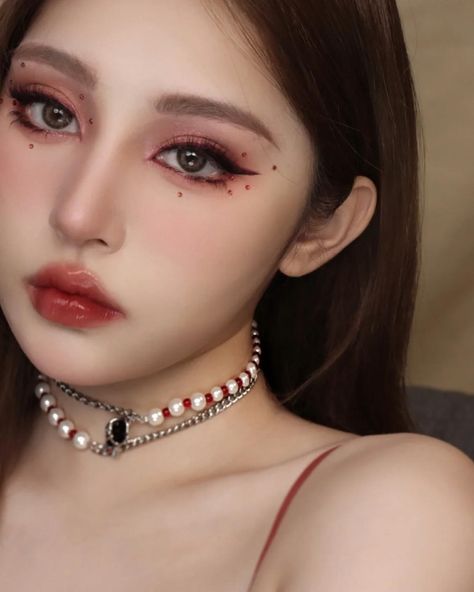 Red Inspired Makeup Looks, Korean Makeup Red Eyeshadow, Red Eye Makeup Douyin, Silver Red Makeup, Red And Black Douyin Makeup, Red Rhinestone Eye Makeup, Makeup Looks For Concerts, Red Black Eyeshadow, Red Makeup Looks For Prom