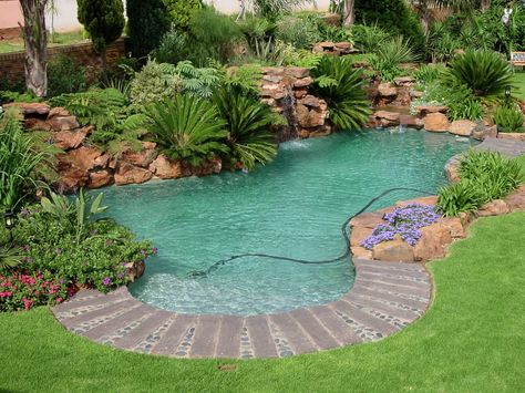 Wade Pool Backyard, Pool Ideas Inground, Mini Pool Ideas, Pools Ideas, Swimming Pool Ideas, Swimming Pool Pond, Amazing Swimming Pools, Living Pool, Dream Backyard Pool