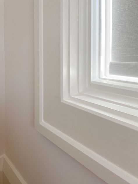 Elegant Molding Trim Ideas: Enhance Your Home's Finished Look (Photos) - Your Designer BFF Interior Trim Baseboard, Framed Windows Molding Trim Work, Crown Molding On Windows, Door And Window Molding Ideas, Trim Ideas For Windows, Modern Farmhouse Molding, Coastal Window Trim Ideas, Kitchen Window Trim Ideas, Modern Window And Door Trim