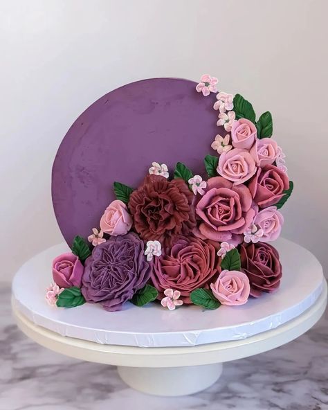 What's your Valentine's Day style? Tell me if you're Team Lambeth, Team Buttercream Flowers, Team Pressed Flowers, or Team Cupcake (yes… | Instagram Buttercream Flowers, Pressed Flowers, Butter Cream, Valentines Day, Valentines, Cake, Flowers