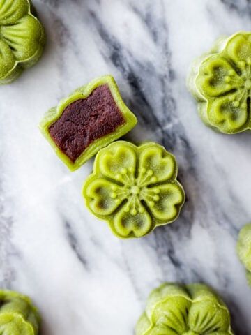 Matcha Red Bean, Matcha Dessert Recipes, Matcha Brownies, Asian Dessert Recipes, Mooncake Recipe, Sweet Red Bean Paste, Matcha Dessert, Sweet Red Bean, Bean Cakes