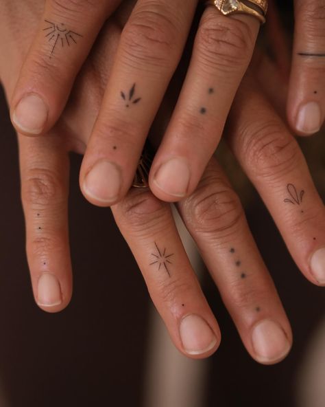 Added new elements to existing finger tattoos, each carrying a special meaning for my client. I always love working on pieces that tell a personal story - every detail holds a unique connection and brings more depth to the design. It’s incredible to see how even the smallest additions can make a tattoo so much more meaningful! #handpoke #sanfranciscotattoo #fingerstattoo Heart Knuckle Tattoo, Hairstylist Finger Tattoos, Finger Tattoo Floral, Old Finger Tattoo, Tiny Flower Finger Tattoo, Watercolor Finger Tattoo, Whole Finger Tattoo, Dainty Tattoos Finger, Finger Tattoos Ornamental