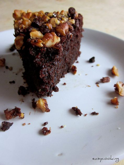 Eggless Chocolate Walnut Cake Chocolate Walnut Cake Recipe, Bumpy Cake, Cupcake Receptek, Paleo Fudge, Eggless Chocolate Cake, Cake Mix Desserts, Eggless Cake Recipe, Eggless Desserts, Tea Time Food