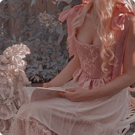 Disney Princess Sleeping Beauty, Princess Sleeping Beauty, Pink Princess Aesthetic, Sleeping Beauty Princess, Character Cosplay, Rapunzel Tangled, Royalty Aesthetic, Royal Aesthetic, Rosé Aesthetic