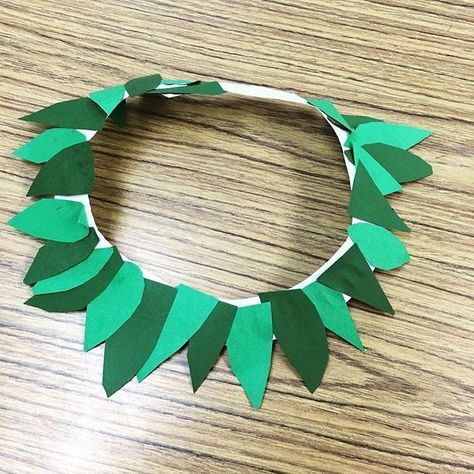 Do you teach about Ancient Greece? These Laurel wreath headbands are a fan favorite in third-grade when we learn about the Olympics. They… Cultural Crafts, Headband Crafts, Vbs Themes, Leaves Headband, Camp Ideas, The Olympics, Leaf Wreath, Laurel Wreath, Camping With Kids