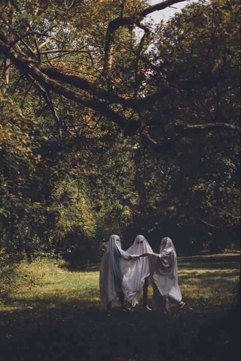 My sweet niece and her friends on a ghost photoshoot! Friend Ghost Photoshoot, Friend Ghost Photos, Spooky Photoshoot Ideas Family, Bestie Ghost Photoshoot, Pastel Ghost Photoshoot, Ghost Halloween Photoshoot, Ghost Friends Photoshoot, Ghost Family Photoshoot, Ghost Photoshoot Friends