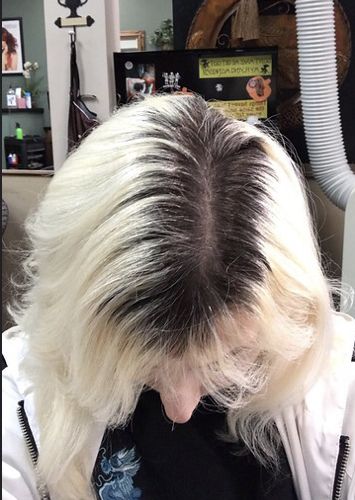 Black Roots Blonde Hair, Blonde Hair With Brown Roots, Blonde Hair With Roots, Bleach Blonde Hair, Black Roots, Haircut Pictures, Dark Roots Blonde Hair, Extreme Metal, Bleach Blonde