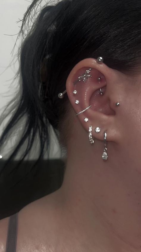 (20+) Facebook Look 80s, Xoxo Jewelry, Mod Jewelry, Earring Stack, Pretty Ear Piercings, Winter Wishlist, Small Pretty Tattoos, Cute Ear Piercings, Industrial Piercing