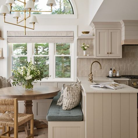 Teaselwood Design, English Cottage Kitchens, Kitchen Peninsula, European Cottage, Kitchen Bench, Classic Kitchen, Dining Nook, Cottage Kitchen, English Cottage