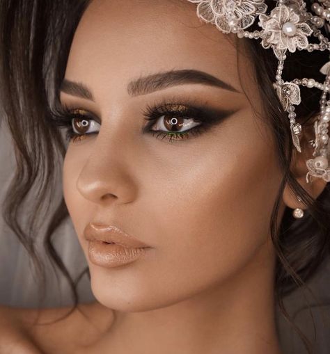 Greek Goddess Makeup Look, Grecian Goddess Hair, Gold Goddess Makeup, Greek Goddess Makeup, Goddess Makeup Look, Greek Makeup, Makeup For Prom, Greek Goddess Hairstyles, Grecian Hairstyles