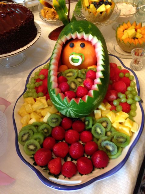 Adorable and so much fun for a baby shower! Baby Shower Fruit Tray, Fruit Tray Designs, Baby Shower Appetizers, Baby Shower Party Food, Baby Shower Watermelon, Baby Shower Fruit, Deco Fruit, Fruit Platters, Baby Shower Snacks