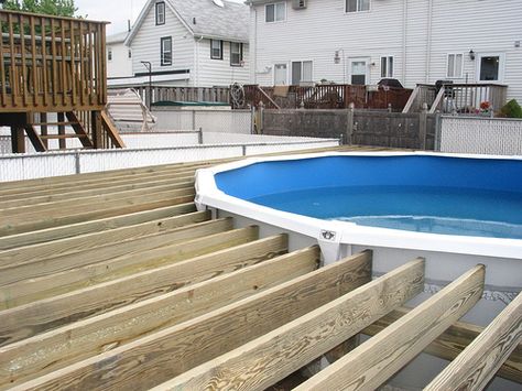 Decks around Pools | Deck around a pool | Flickr - Photo Sharing! Pool Deck Decorations, Decks Around Pools, Deck Piscina, Oval Pool, Pool Deck Plans, Best Above Ground Pool, Swimming Pool Decks, Outdoor Pool Area, Pool Steps