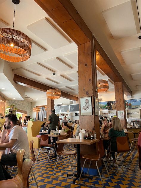 Beachwood Cafe Aesthetic, La Restaurants Aesthetic, California Cafe Aesthetic, California Coffee Shop, Beachwood Cafe Harry Styles, Beachwood Cafe, La Things To Do, La Aesthetic, La Summer