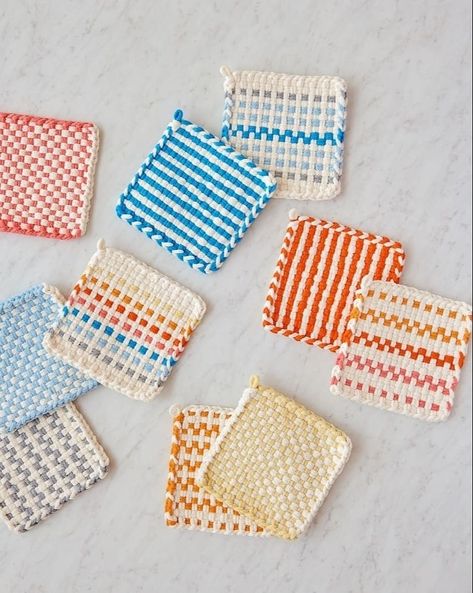 Couture, Patchwork, Friendly Loom Projects, Potholder Loops Crafts, Loop Potholder Patterns, Yarn Activities, Loomed Potholders, Loom Potholders, Woven Potholders