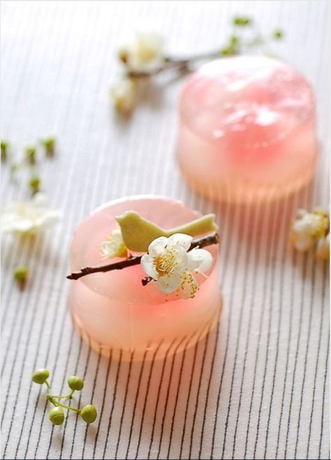 wagashi1 Desserts Japonais, Patisserie Fine, Japanese Sweets Wagashi, Books Fashion, Mapo Tofu, Japanese Dessert, Japanese Dishes, Fancy Desserts, Japanese Sweets