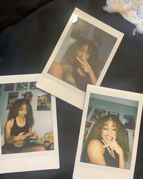 Polaroid Pictures Selfies, Poloraids Aesthetic, Poloraids Pictures, Polaroid Ideas Poses Alone, Polaroid Selfie Ideas, Polaroid Pics Aesthetic, Polaroid Ideas Poses, Aesthetic Polaroid Pictures, Cute Polaroids