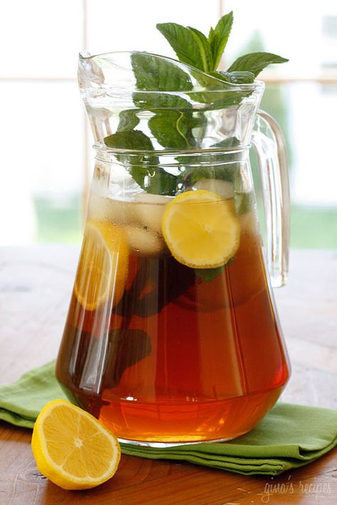 Fresh Ice Tea with Fresh Mint #icedtea #glutenfree #beverage #tea #mint Iced Tea Recipes, Mint Tea, Fresh Mint Leaves, Snacks Für Party, Ice Tea, Brewing Tea, Mint Leaves, Fresh Mint, Bagels