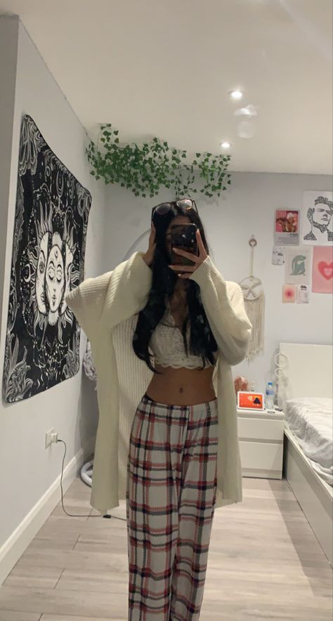 Pretty Pjs Aesthetic, Lazy Clothes Aesthetic, Bra And Pajama Pants Outfit, Flannel Pajama Pants Outfit, Pajamas Outfit For School, Pj Aesthetic Outfit, Pajama Selfie, Pj Mirror Selfie, Pretty Pjs