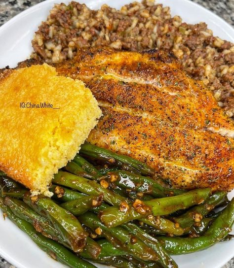 Catfish Dinner, Baked Catfish, Catfish Recipe, Catfish Recipes, Dirty Rice, Soul Food Dinner, String Bean, Food Babe, Yummy Comfort Food