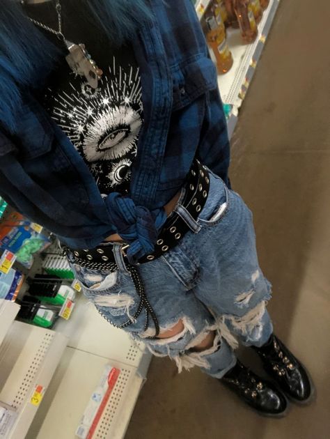 Cute Edgy Outfits Winter, 90s Skater Grunge Outfits, Grunge Baddie Outfits, Cute Edgy Outfits Summer, Rock Girl Aesthetic Outfits, Grunge Outfit Ideas For School, Witchy Grunge Outfits, Black Outfits Edgy Grunge, Female Grunge Outfits