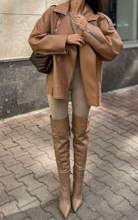 Brown Monochrome, Brown High Boots, Fall Leather, Boots Beige, Beige Outfit, Outfit Trends, Fall 2022, Thigh High Boots, Winter Wear