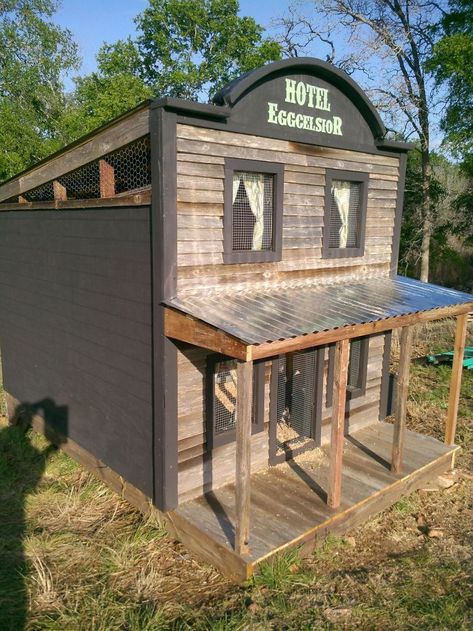 Creative-Chicken-Coops-Designs Fancy Chicken Coop, Reban Ayam, Portable Chicken Coop, Diy Chicken Coop Plans, Fancy Chickens, Chicken Coop Run, Coop Design, Best Chicken Coop, Chicken Coop Designs