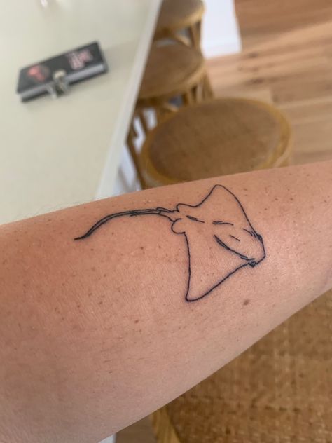 Stingray Tattoo Outline, Bat Ray Tattoo, Mantaray Tattoo Simple, Man Ray Tattoo, Stingray Shoulder Tattoo, Cownose Stingray Tattoos, Stingray Line Tattoo, Cownose Sting Ray Tattoo, Shark And Stingray Tattoo