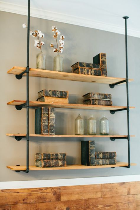 How Fixer Upper's Chip and Joanna Gaines Add Instant Character to a Home Bookshelf Industrial, Display Bookshelf, Shelves Display, Industrial Diy, Pipe Shelf, Randy Travis, Smart Tiles, Diy Pipe, Pipe Furniture