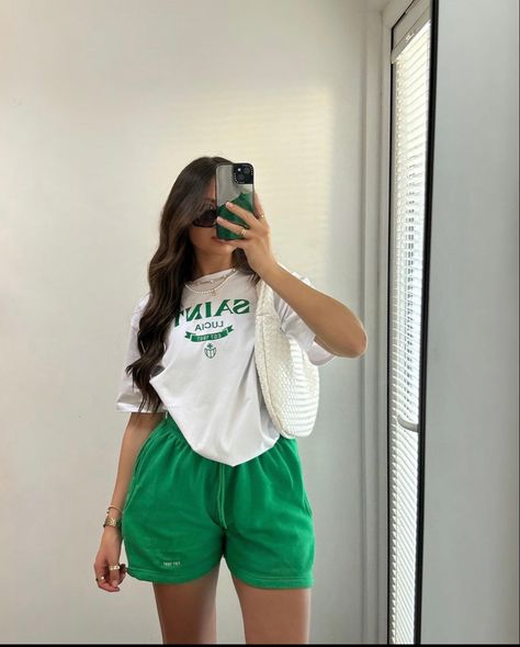 Green Shorts Outfit, Summer Sports Outfits, Green Outfits For Women, Chubby Girl Outfits, Green Writing, White Outfits For Women, Shorts Outfits Women, Shorts Outfits, Green Spring