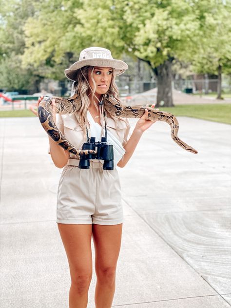 Safari Costumes Women, Zoo Costume Women, Womens Safari Costume, Safari Guide Outfit, Zookeeper Outfit Women, Monkey And Zoo Keeper Costume, Jungle Fever Party Outfits, Safari Themed Outfit Women, Park Ranger Costume Women