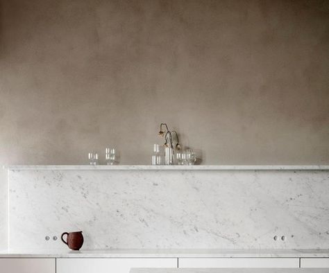 French wash walls: master the trend in your own home. Limestone Wash, Wash Walls, Lime Wash Walls, Limewash Walls, Types Of Kitchen, Porter Paint, Lime Wash, Washing Walls, Timber Beams