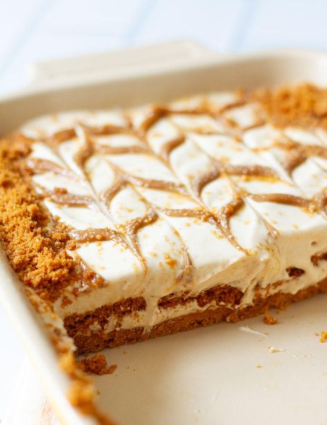 Biscoff Icebox Cake Biscoff Refrigerator Cake, Biscoff No Bake Dessert, Nutter Butter Ice Box Cake, Biscoff Ice Cream Cake, Biscoff Layer Dessert, Fridge Dessert Recipes, Biscoff Butter Cake, Biscoff Poke Cake, Ritz Cracker Salted Caramel Icebox Cake