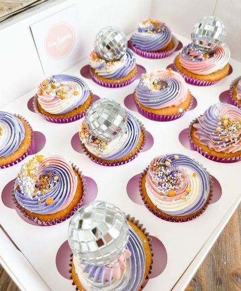 Dance Cupcakes Ideas, Taylor Swift Lover Party Food, Taylor Swift Birthday Cupcake Ideas, Disco 10th Birthday Party, Pink Disco Cupcakes, Purple Disco Party Theme, Disco Party Cupcakes, Iridescent Cupcakes, Disco Themed Cupcakes