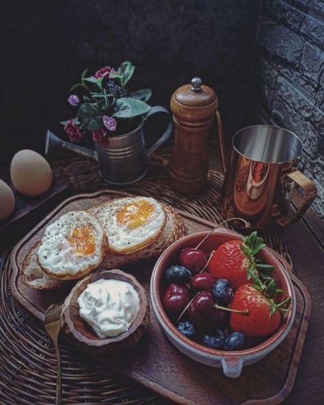 Cottagecore Cooking Aesthetic, Medieval Breakfast, 1800s Food, Medieval Foods, Tori Core, Cottagecore Cooking, Cottage Core Food, Food Core, Rustic Cooking