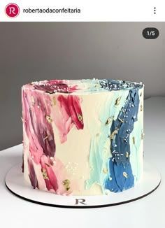 Duo Birthday Cake Ideas, Birthday Cake For Two People Ideas, Unisex Birthday Cake, Pink And Blue Birthday Cake, Two Tone Cake, 21 Birthday Cake Ideas For Her, Pink Blue Cake, Blue Birthday Cakes, Blue Icing