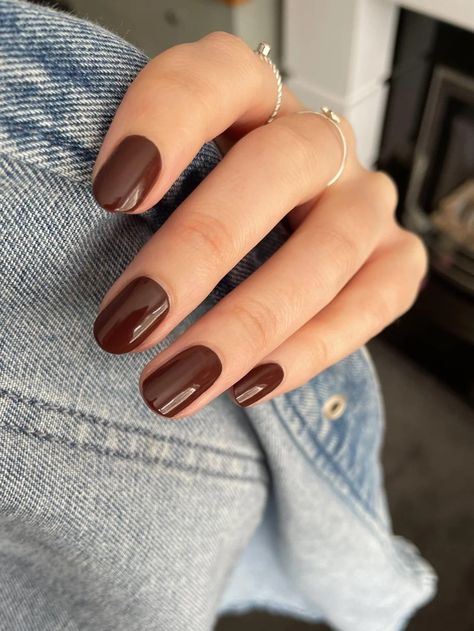 10 Biggest Nail Trends for Fall/Winter 2024-2025 Chocolate Manicure, Fall Nail Styles, Craving Chocolate, Plum Nails, Negative Space Nails, Velvet Nails, Space Nails, Plaid Nails, Nail Styles