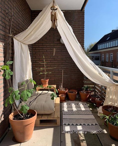 Klein Balkon Decor, Balcon Mic, Tiny Patio, Living Apartment, Spending Time Outside, Balkon Decor, Patio Decor Ideas, Apartment Hacks, Apartment Decorating On A Budget