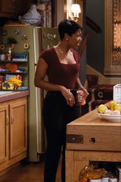 Laura Winslow, Nanny Outfit, Black 90s Fashion, 90s 2000s Fashion, 90s Inspired Outfits, 90s Girl, Vintage Black Glamour, Black Femininity, 90s Fashion Outfits