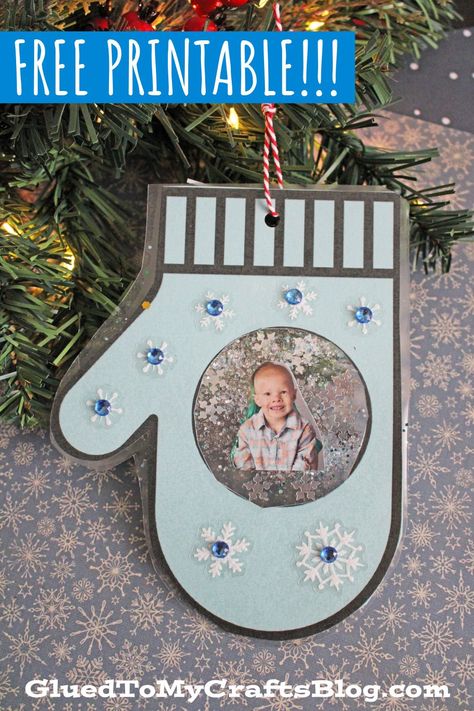 Personalize your Mitten Photo Ornament using blue cardstock paper, clear contact paper, glitter, a photo and embellishments. Free printable included! Christmas Ornaments Homemade Kids Picture, Picture Ornaments Diy, Activity Calendar, Laminating Machine, December Crafts, Christmas Gifts For Parents, Preschool Christmas Crafts, Christmas Stockings Diy, Ornament Craft