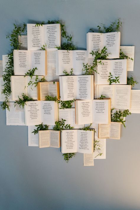 Guest Chart Wedding, Wedding Book Seating Chart, Seating Map Wedding, Wedding Ideas Seating Chart, Seating Chart Cards Wedding, Unique Wedding Seating Charts, Unique Table Seating Chart Wedding, Book Wedding Seating Chart, Books Seating Chart Wedding